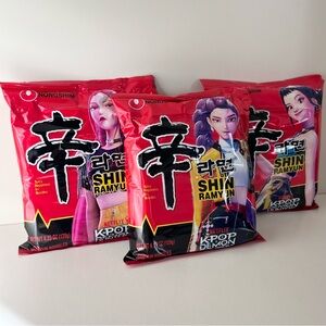 Hold K-pop demon hunters ramen complete character set of 3
